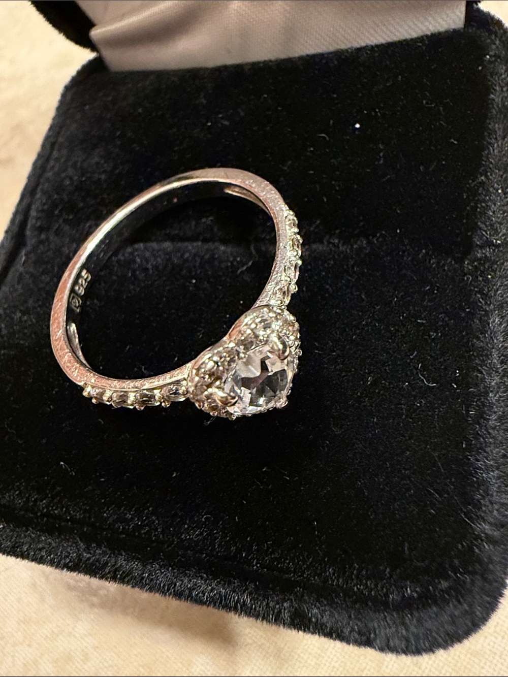 Zales NEW Sterling Silver White Sapphire Heart Halo Ring Size 7 - Picture 3 of 3